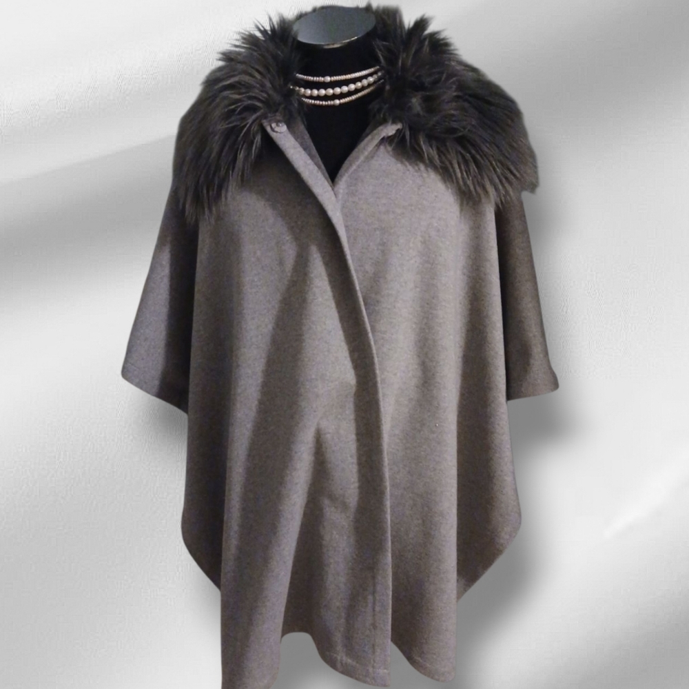 Elegant Gray Faux Fur-Trimmed Women's Poncho